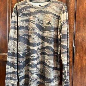 Burton Like new long sleeve camouflage print Men’s XL Dry Ride shirt